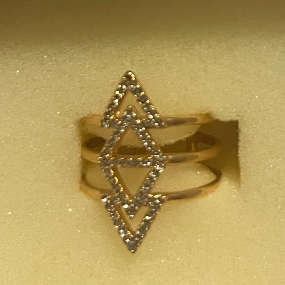 Ring - Picture 1 of 5